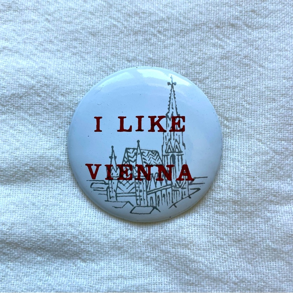 Vintage "I Like Vienna" enamel pin
